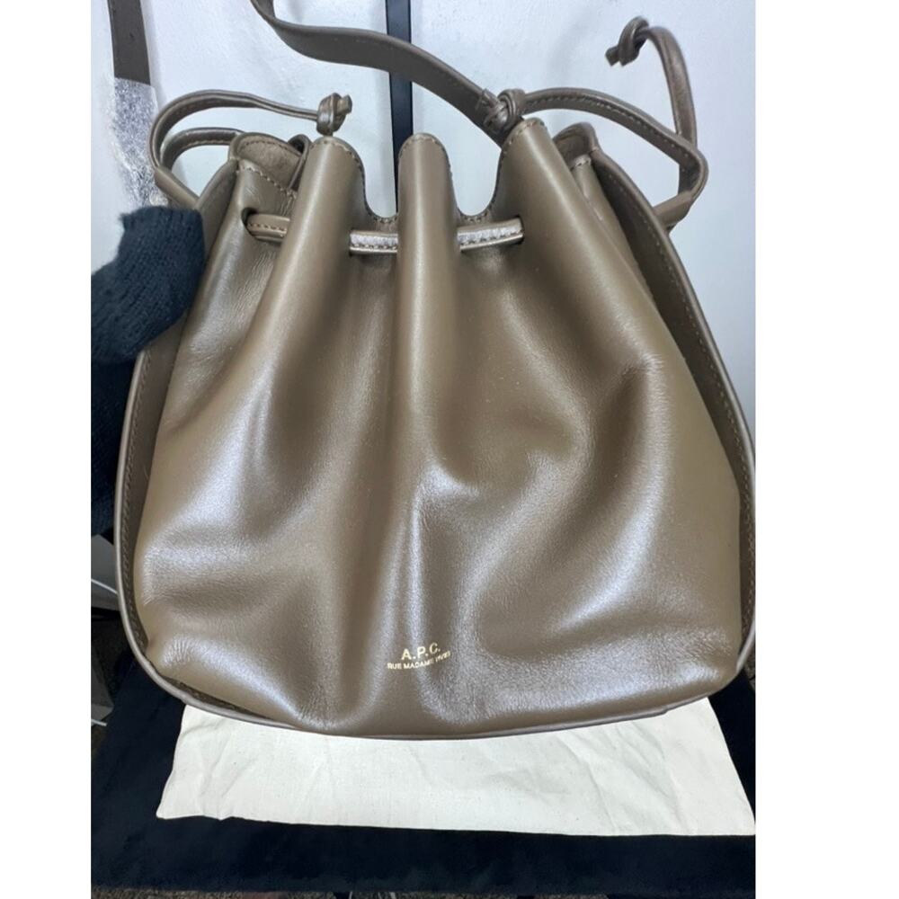 A.P.C. Courtney Small Bucket Bag Taupe Smooth Leather Crossbody NWT Dust Bag - Picture 3 of 14